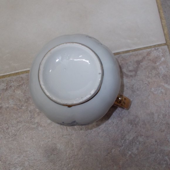 Gorgeous vintage floral vase with gold trim - Picture 6 of 7